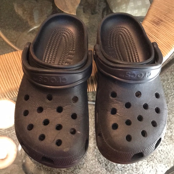 black crocs size 6